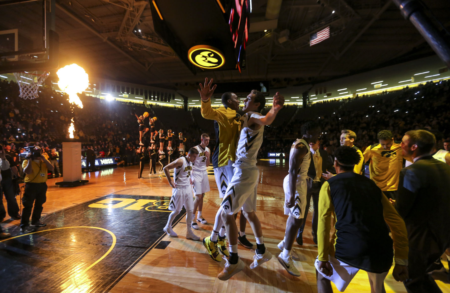 010218-IOWA-BASKETBALL-029